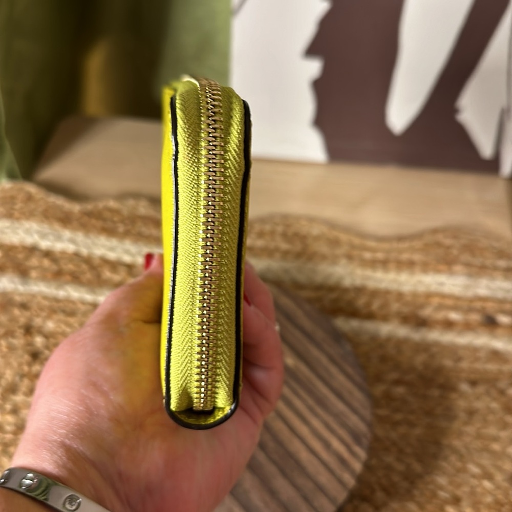 Michael Kors Wallet🔥 - Picture 5 of 10